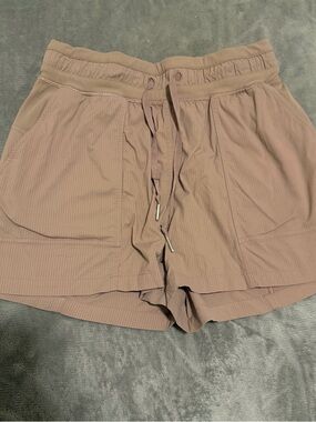 Lululemon | Dance Studio High-Rise Short 3.5" Size 6